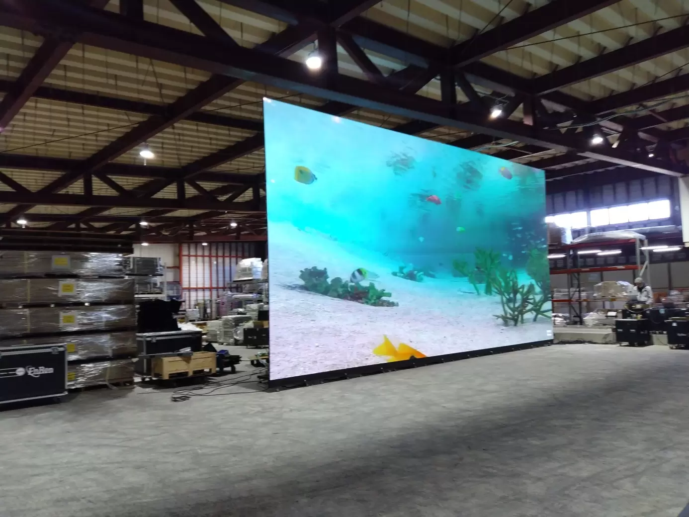 300インチ LEDビジョン.webp