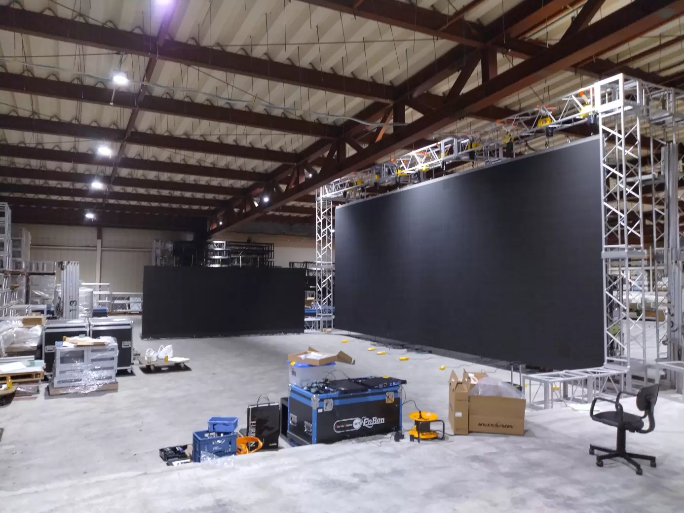 200インチ LEDビジョン.webp