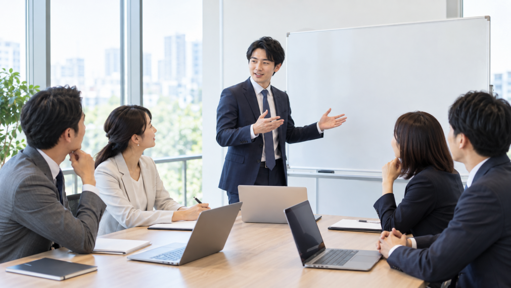 チームで打ち合わせをする様子